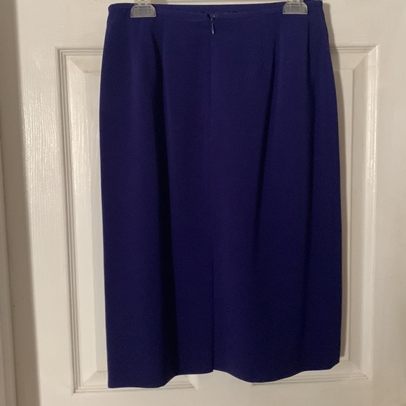 Kasper Purple Suit Set (jacket 6P, skirt 4P) - Picture 5 of 12